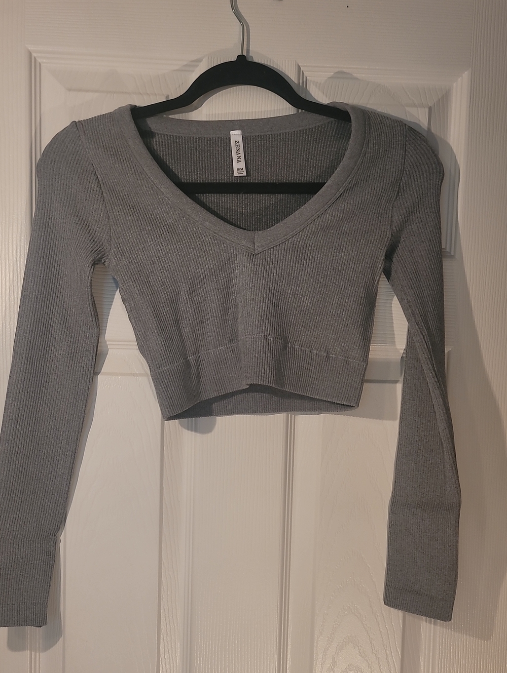 Zenana Seamless Fitted Rib V-Neck Long Sleeve Crop Top in heather gray.